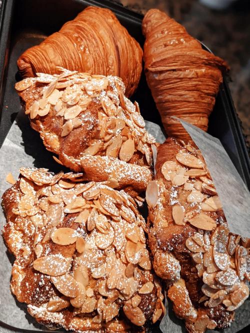 almond cro,What is an Almond Croissant?